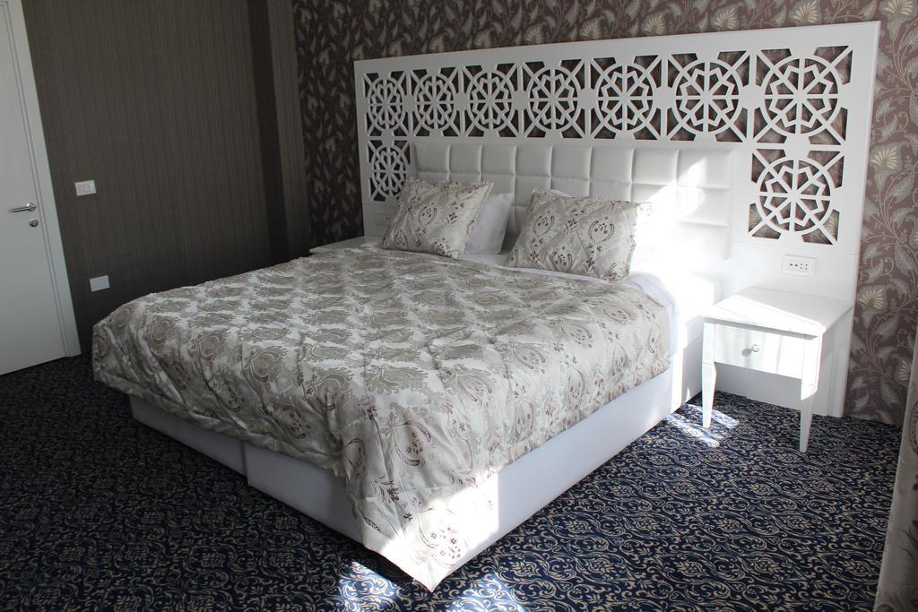 Premier Old Gates Hotel Баку Экстерьер фото