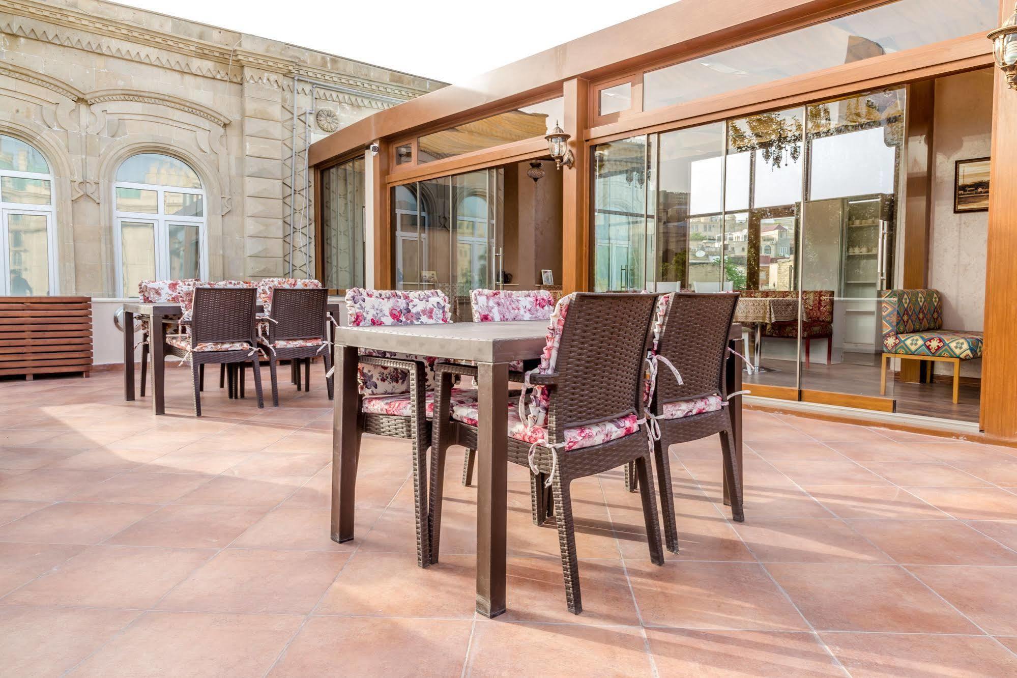 Premier Old Gates Hotel Баку Экстерьер фото