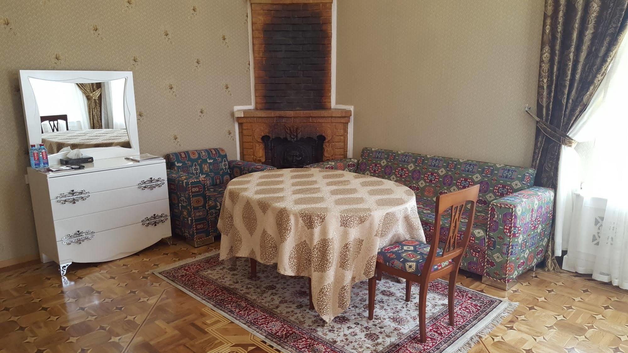 Premier Old Gates Hotel Баку Экстерьер фото