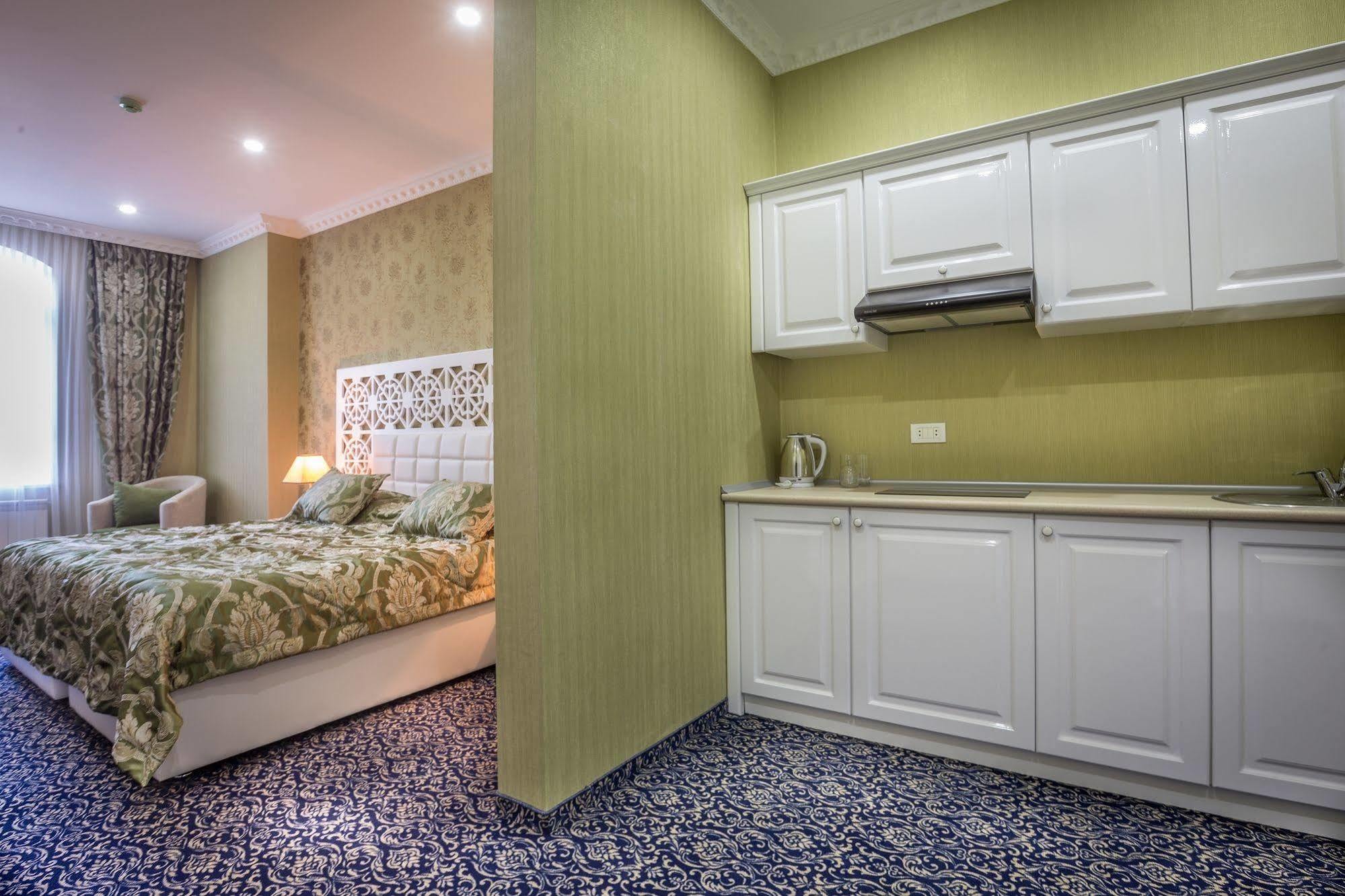 Premier Old Gates Hotel Баку Экстерьер фото